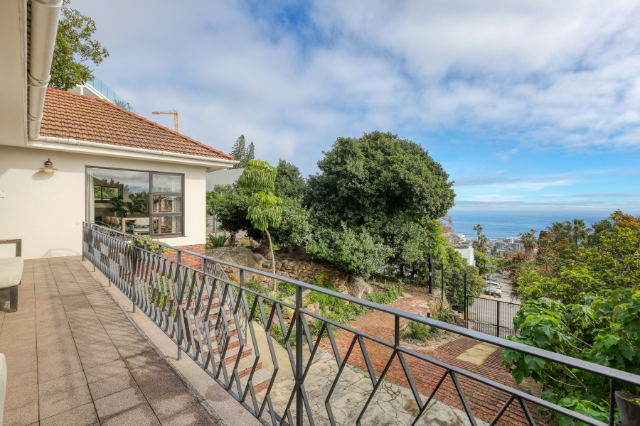 5 Bedroom Property for Sale in Fresnaye Western Cape